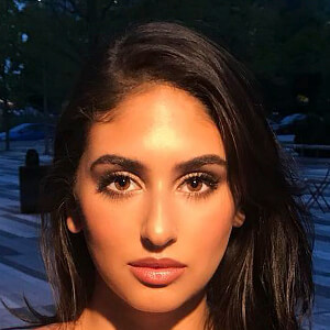 Dara Levitan image 8