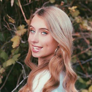 Daria Young, 22 (TikTok明星)