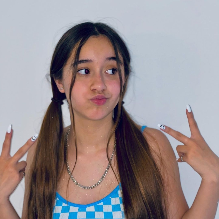 Dasha Santoyo image 5