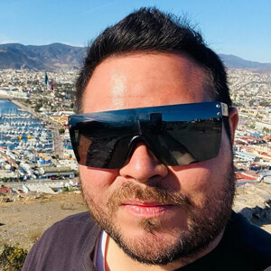 David Espino, 32 (TikTok明星)