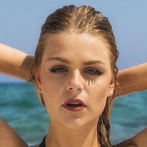 Davina Michelle, 29 (Pop Singer)