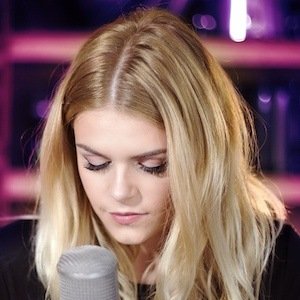 Davina Michelle, 29 (Pop Singer)