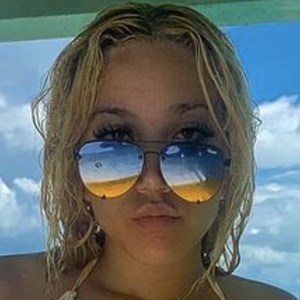 davin.carey, 21 (TikTok Star)