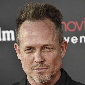 Dean Winters image 5