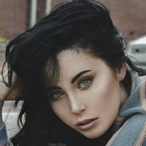 Deavan Clegg image 3