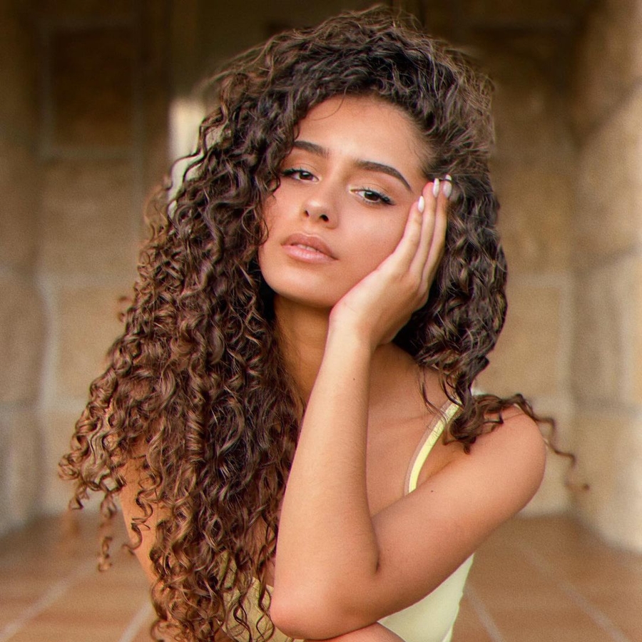 Débora Gomes, 22 (TikTok明星)