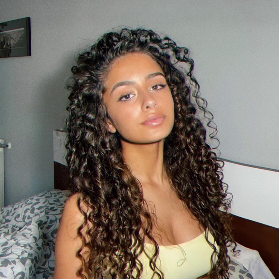 Débora Gomes, 22 (TikTok明星)