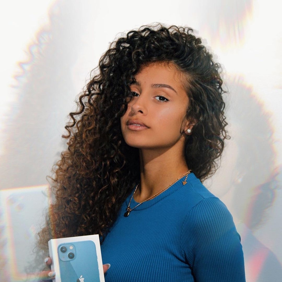 Débora Gomes, 22 (TikTok Star)