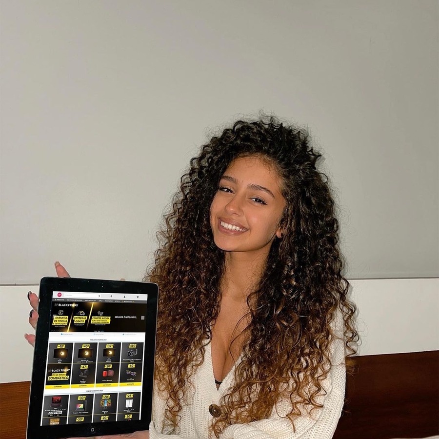 Débora Gomes, 22 (TikTok Star)