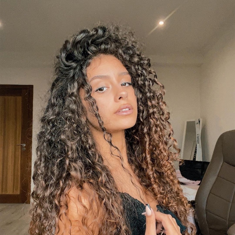 Débora Gomes, 22 (TikTok Star)