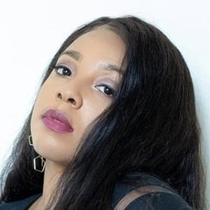 Dee Shanell image 6