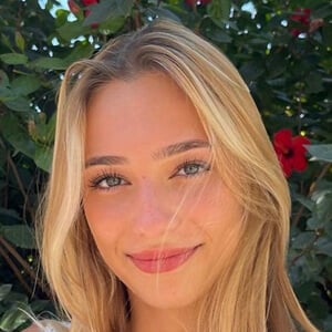 Delfinestal, 22 (TikTok Star)