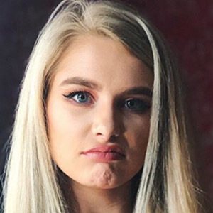 Demi Burnett image 3
