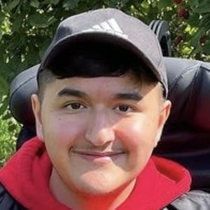 Deniz Eskisan, 26 (Fotografo)