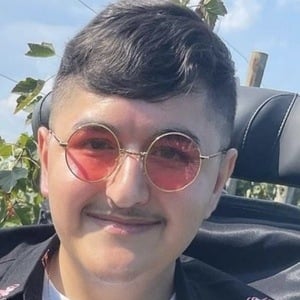 Deniz Eskisan, 26 (Photographer)