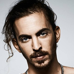 Dennis Lloyd, 32 (R＆B歌手)