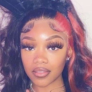 Deseyann, 24 (YouTube Star)