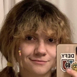 Desiree Besson, 23 (TikTok明星)