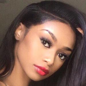 Desiree Mitchell, 28 (流行歌手)