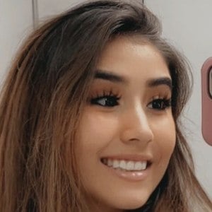 Desiree Sierra, 22 (流行歌手)