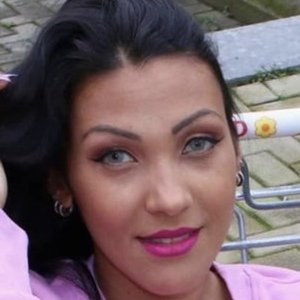 Desy Meira, 36 (YouTube Star)