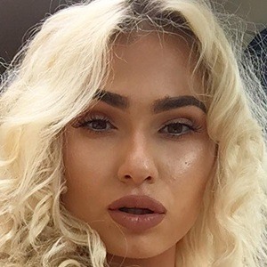 Diana Domnisor, 29 (Blogger)