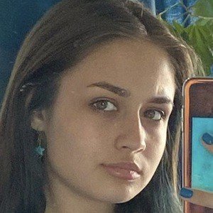 Dilinca, 19 (YouTube Star)