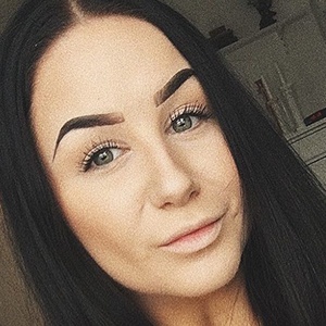 Divina, 29 (Instagram Star)