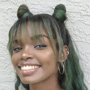 dollmariaj, 24 (TikTok Star)