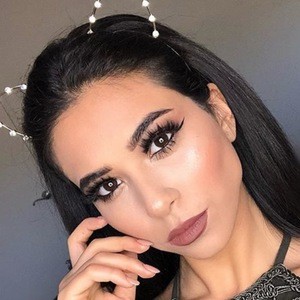 Dolly Yanny, 28 (化妆师)