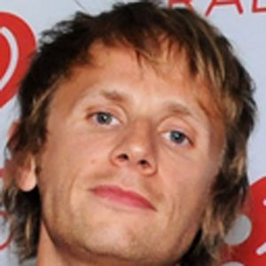 Dominic Howard, 46 (Baterista)