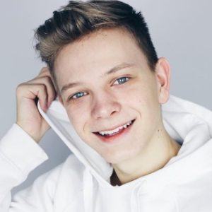 Dominik Rupinski image 7
