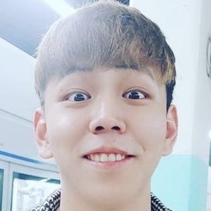 Dong Seo, 29 (YouTube Star)
