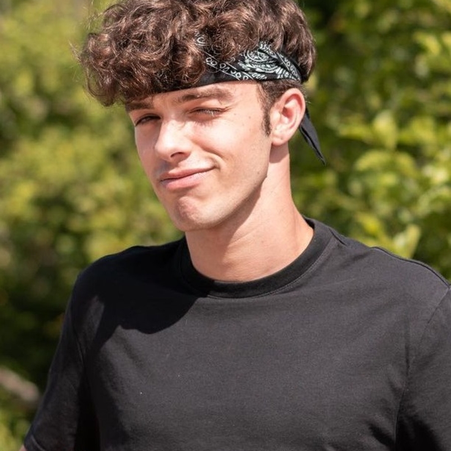 Donovan Haessy, 25 (魔术师)