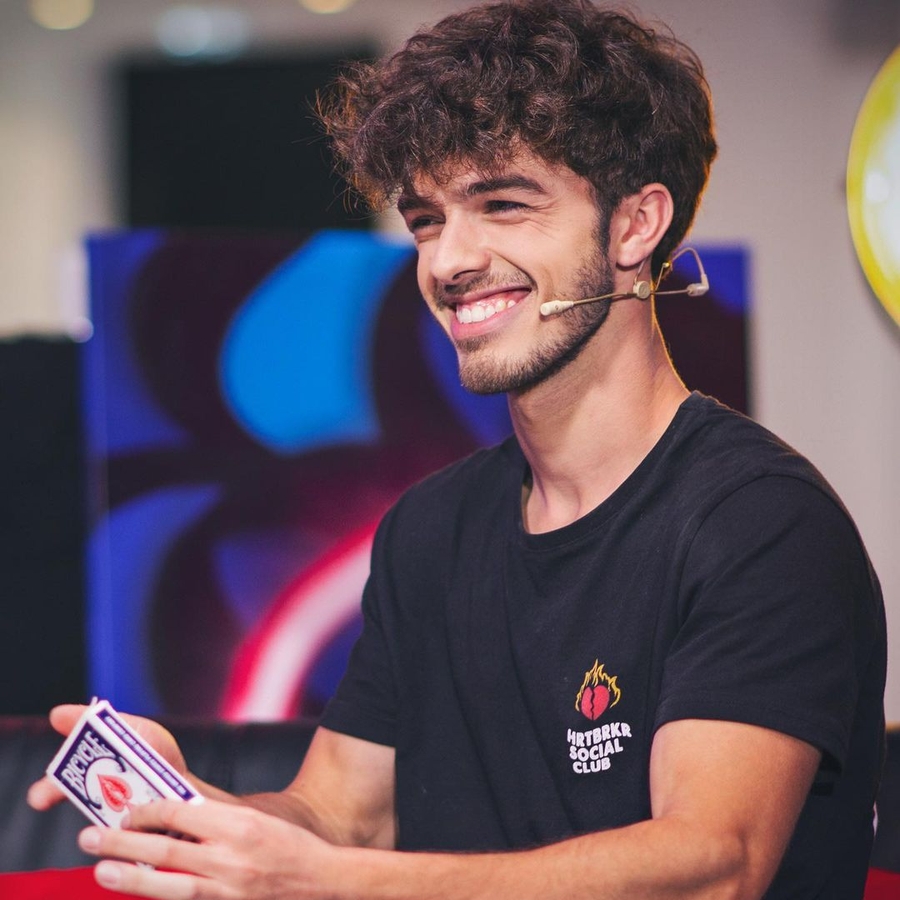 Donovan Haessy, 25 (Magician)