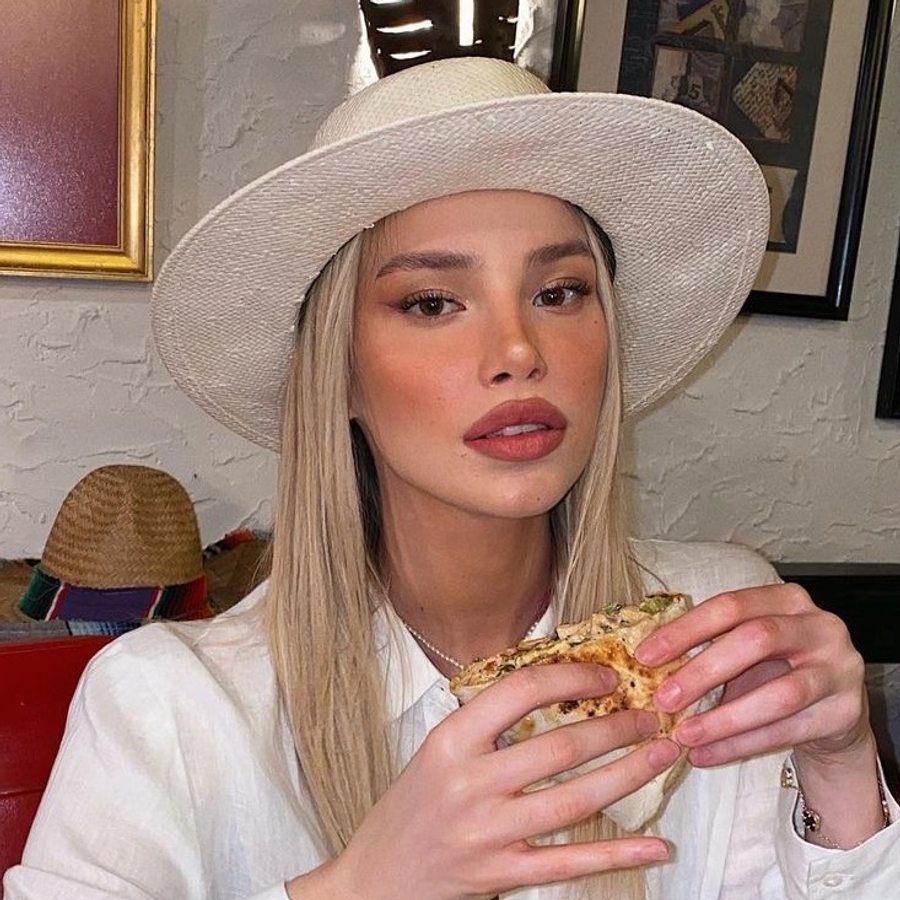 Dorina Gegici, 29 (Instagram明星)