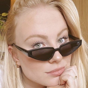 Doris Baumer, 27 (YouTube Star)