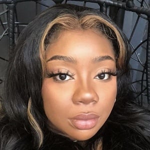 Dorisxchi, 40 (YouTube Star)