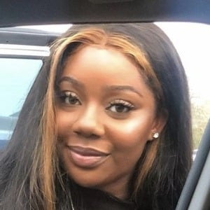 Dorisxchi, 40 (YouTube Star)