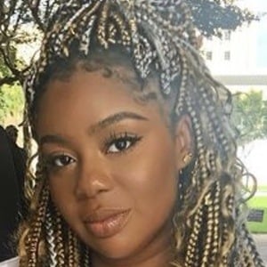 Dorisxchi, 40 (YouTube Star)