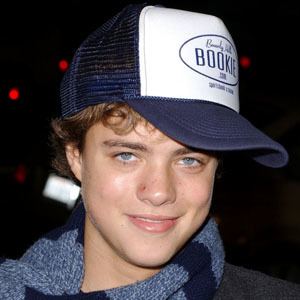 Douglas Smith, 40 (TV-acteur)