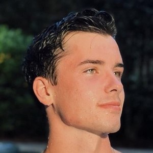 Drew Bennett, 24 (TikTok明星)