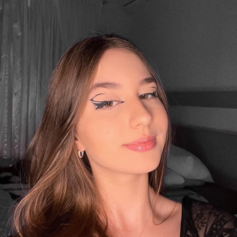 Duda Rubert, 20 (TikTok Star)