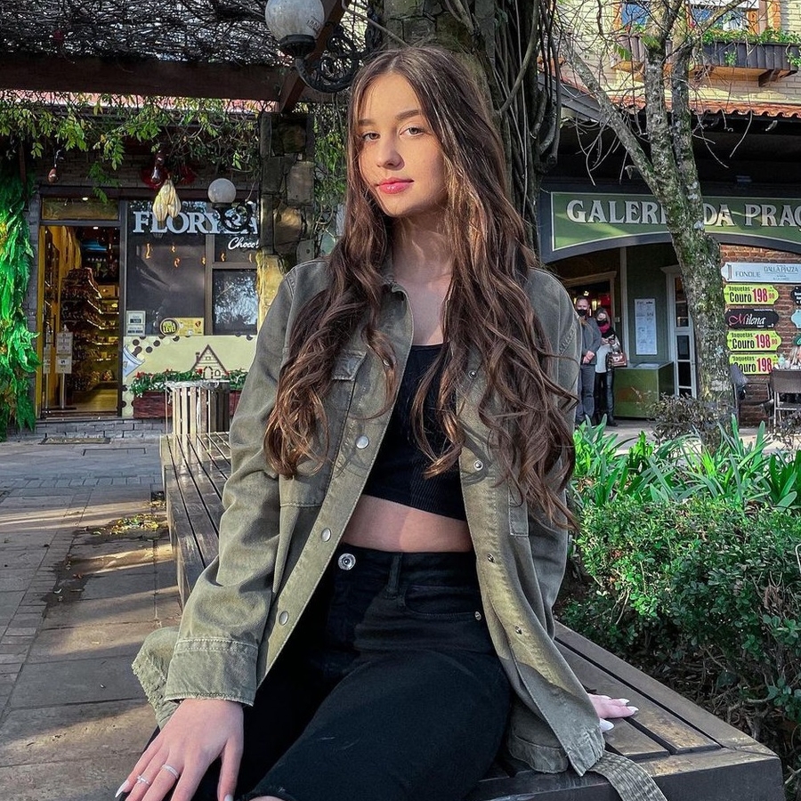 Duda Rubert, 20 (TikTok Star)