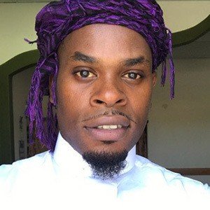 Dulo, 38 (Estrella de Instagram)