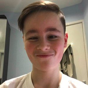 Durv, 20 (YouTube Star)