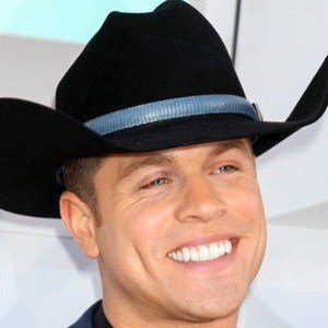 Dustin Lynch image 4