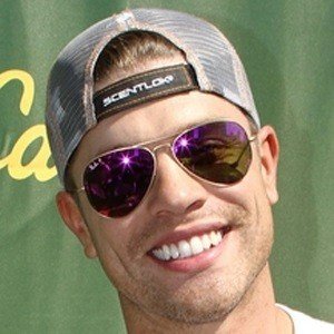 Dustin Lynch image 5