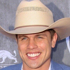 Dustin Lynch image 6