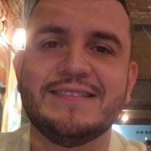 Edén Muñoz, 33 (Ca sĩ)